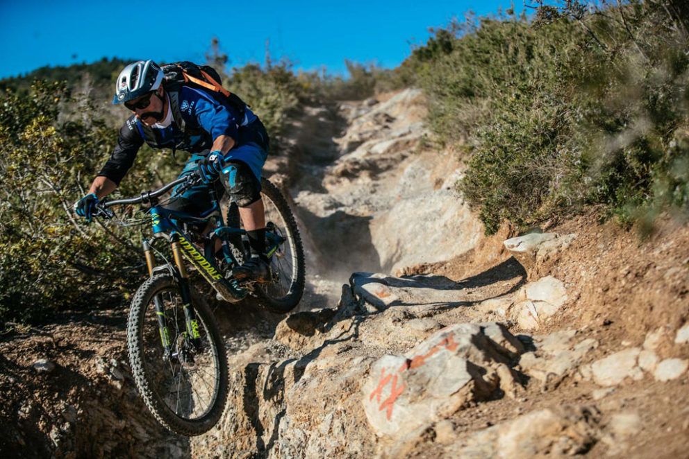 Mtb enduro. Эндуро Mountain Trail. Атакующая позиция на велосипеде. MTB атакующая позиция. Cannondale 2018.